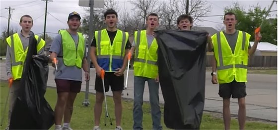 GISD STUDENTS CLEAN UP